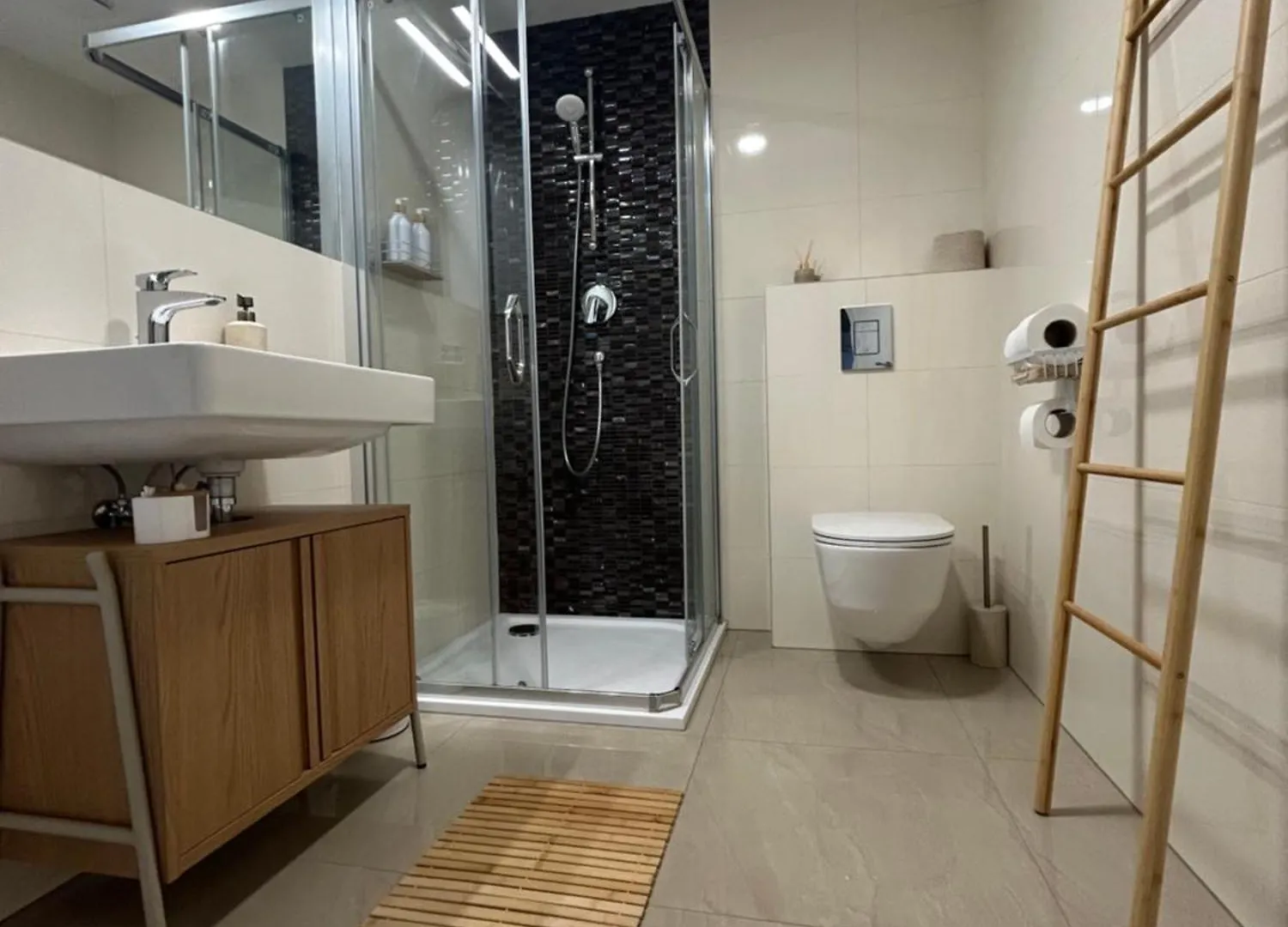 Modern Flat In Iconic Location Lägenhet Prag